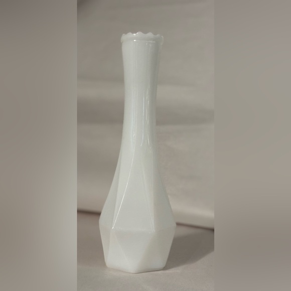 4- VINTAGE VASES - Picture 2 of 5